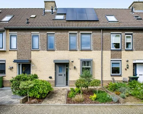 Tussenwoning te koop: Dirk van Gheijnlaan 12, Barneveld