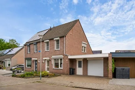 Tussenwoning te koop: Dissel 29, America America