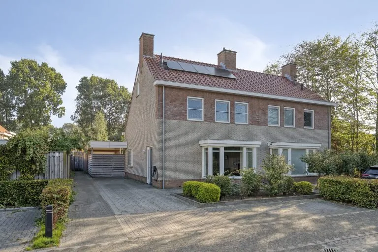Twee-onder-één-kap te koop: Distelveld 10, Wintelre