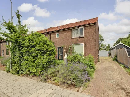 Twee-onder-één-kap te koop: Doctor C.J.K. v Aalststr 11, Aalst Aalst