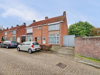 Twee-onder-één-kap te koop: Doctor Kuyperstraat 2, Rooi Dorp Kaatsheuvel