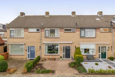 Tussenwoning te koop: Doetinchemsestraat 62, Middelharnis bomenbuurt Middelharnis