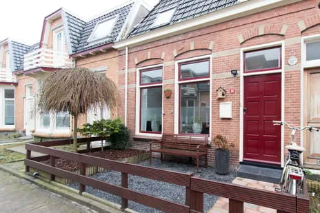 Terraced house for sale: Dokkumerstraat 16, Oldegalileën Leeuwarden
