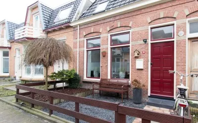 Terraced house for sale: Dokkumerstraat 16, Oldegalileën Leeuwarden