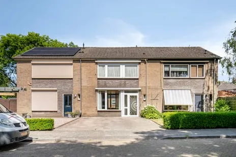 Terraced house for sale: Dokter A.Hoynck van Papendrechtstraat 34, Dokter A.Hoynck van Papendrechtstraat-Dokter Duchateaustraat Bergeijk