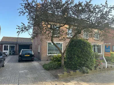 Corner house for sale: Dokter Akkermansstraat 33, Braken-West Drunen