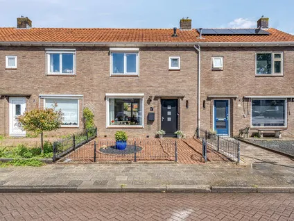 Tussenwoning te koop: Dokter Baxstraat 47, Genemuiden