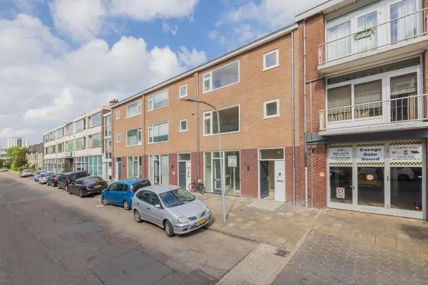 Apartment for rent: Dokter De Liefdestraat 12, Schrijversbuurt Haarlem