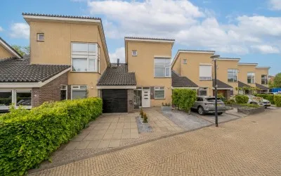 Tussenwoning te koop: Dokter Duyvendakhof 10, Oud-Beijerland Croonenburghwijk Oud-Beijerland