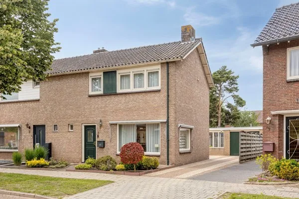 Twee-onder-één-kap te koop: dokter Hondelinkstraat 5, Kerkeres Denekamp