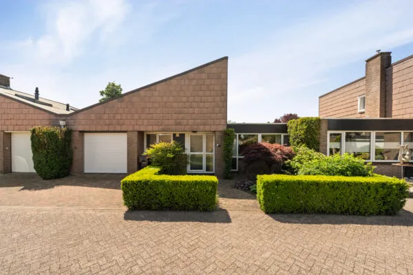Tussenwoning te koop: Dokter Jacobzehof 8, Hagenbroek Kampen