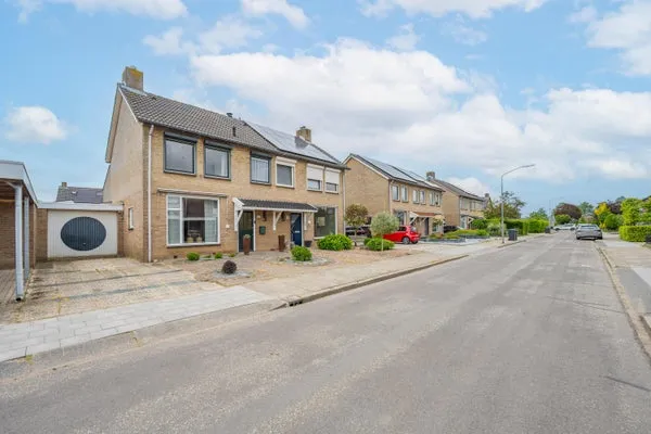 Semi-detached for sale: Dokter Nillesenstraat 20, Winssen-Centrum Winssen