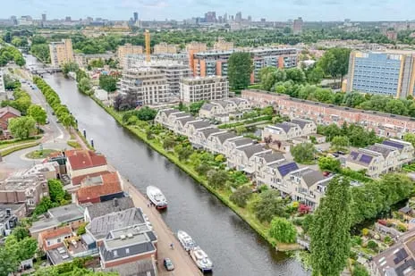 Terraced house for sale: Dokter Perquinstraat 8, Klein Plaspoelpolder Leidschendam
