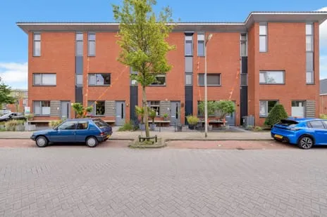 Terraced house for sale: Dokter Van Westendorplaan 15, Staatsliedenbuurt/Vijfakkers Moordrecht
