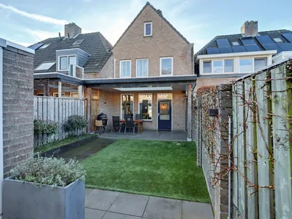 Tussenwoning te koop: Dokter Barentsenstraat 13, Dokter A.Hoynck van Papendrechtstraat-Dokter Duchateaustraat Bergeijk