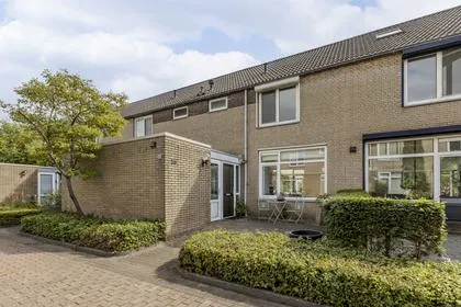 Tussenwoning te koop: Dokter Bauerstraat 56, Stalkaarsen Gorinchem