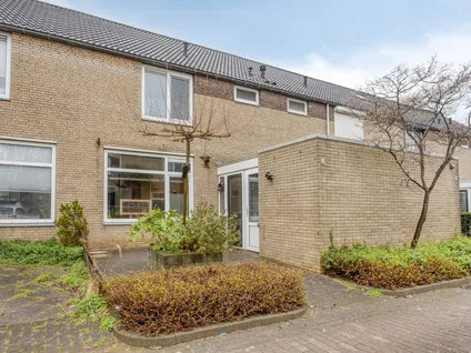 Tussenwoning te koop: Dokter Bauerstraat 58, Stalkaarsen Gorinchem