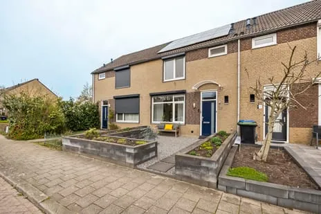 Tussenwoning te koop: Dokter Bauerstraat 88, Stalkaarsen Gorinchem