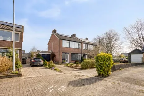 Twee-onder-één-kap te koop: Dokter Beumerstraat 20, Haulerwijk-Noord-Oost Haulerwijk