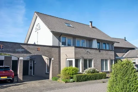 Tussenwoning te koop: Dokter Panhuijsenstraat 15, Borne Centrum Borne