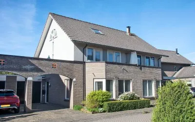 Tussenwoning te koop: Dokter Panhuijsenstraat 15, Borne Centrum Borne