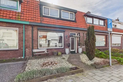 Tussenwoning te koop: Dokweg 6, Triniteit Terneuzen