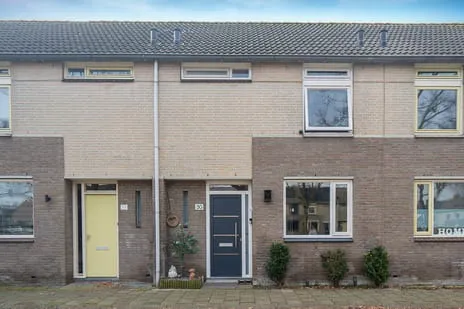 Tussenwoning te koop: Domburgsingel 30, Huibeven Oost Tilburg