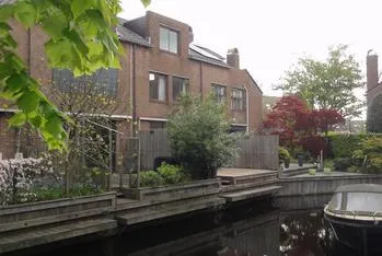 Tussenwoning te huur: Domela Nieuwenhuislaan 5, Waardeiland Leiden