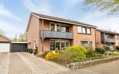 Twee-onder-één-kap te koop: Dominee van Dorpstraat 13, Gendringen Gendringen