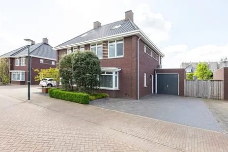 Twee-onder-één-kap te koop: Dominicus van Ophovenstraat 52, Oranjewijk en Dorsveld Veghel
