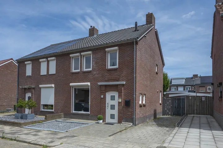 Twee-onder-één-kap te koop: Don Boscolaan 51, Lauradorp Landgraaf