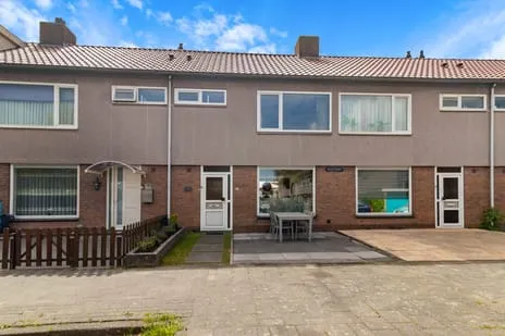 Tussenwoning te koop: Dongestraat 17, Zwaansmeer Beverwijk