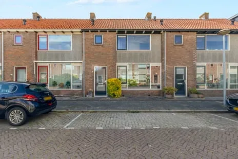Tussenwoning te koop: Dongestraat 21, Grote Rivierenbuurt Den Helder