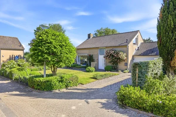 Twee-onder-één-kap te koop: Dongestraat 29, Schoonenburg Oost-Souburg
