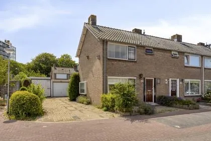 Hoekwoning te koop: Donker Curtiusstraat 37, Paauwenburg Noordoost Vlissingen