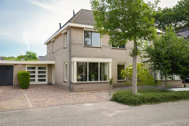 Terraced house for sale: Donkerbos 37, Buitengebied Alphen Alphen (Ge)