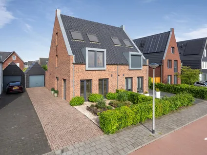 Twee-onder-één-kap te koop: Donkerstraat 138, Schoenmakershoek Etten-Leur