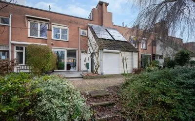 Tussenwoning te koop: Doornenburg 122, Burgtenbuurt Alphen Aan Den Rijn