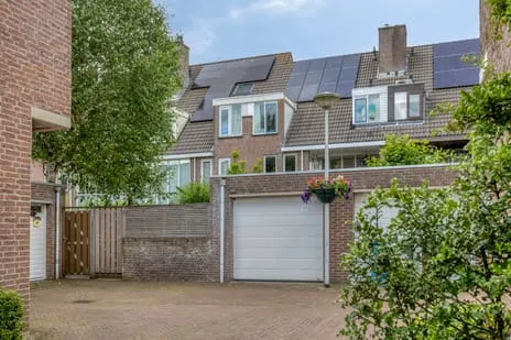 Tussenwoning te koop: Doornenburg 40, Burgtenbuurt Alphen Aan Den Rijn
