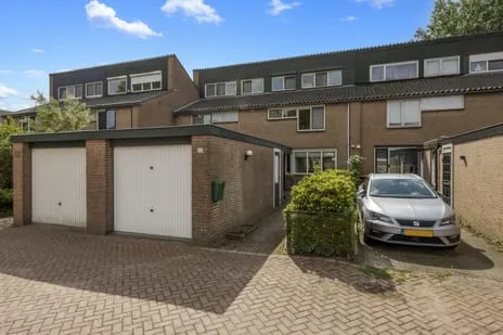 Tussenwoning te koop: Doornenburg 52, Rootselaar-West Barneveld