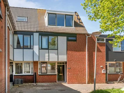 Tussenwoning te koop: Doorzwin 2711, Doorzwin Julianadorp
