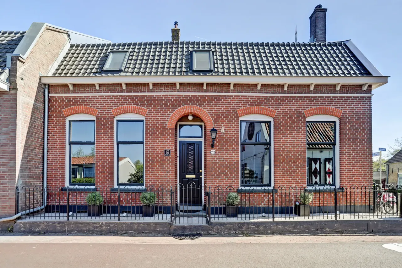 Hoekwoning te koop: dorpsdijk 213, Rhoon