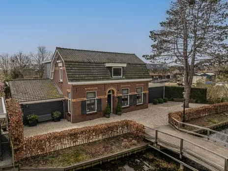 Vrijstaande woning te koop: Dorpsstraat 1, Heinenoord Woonkern Heinenoord