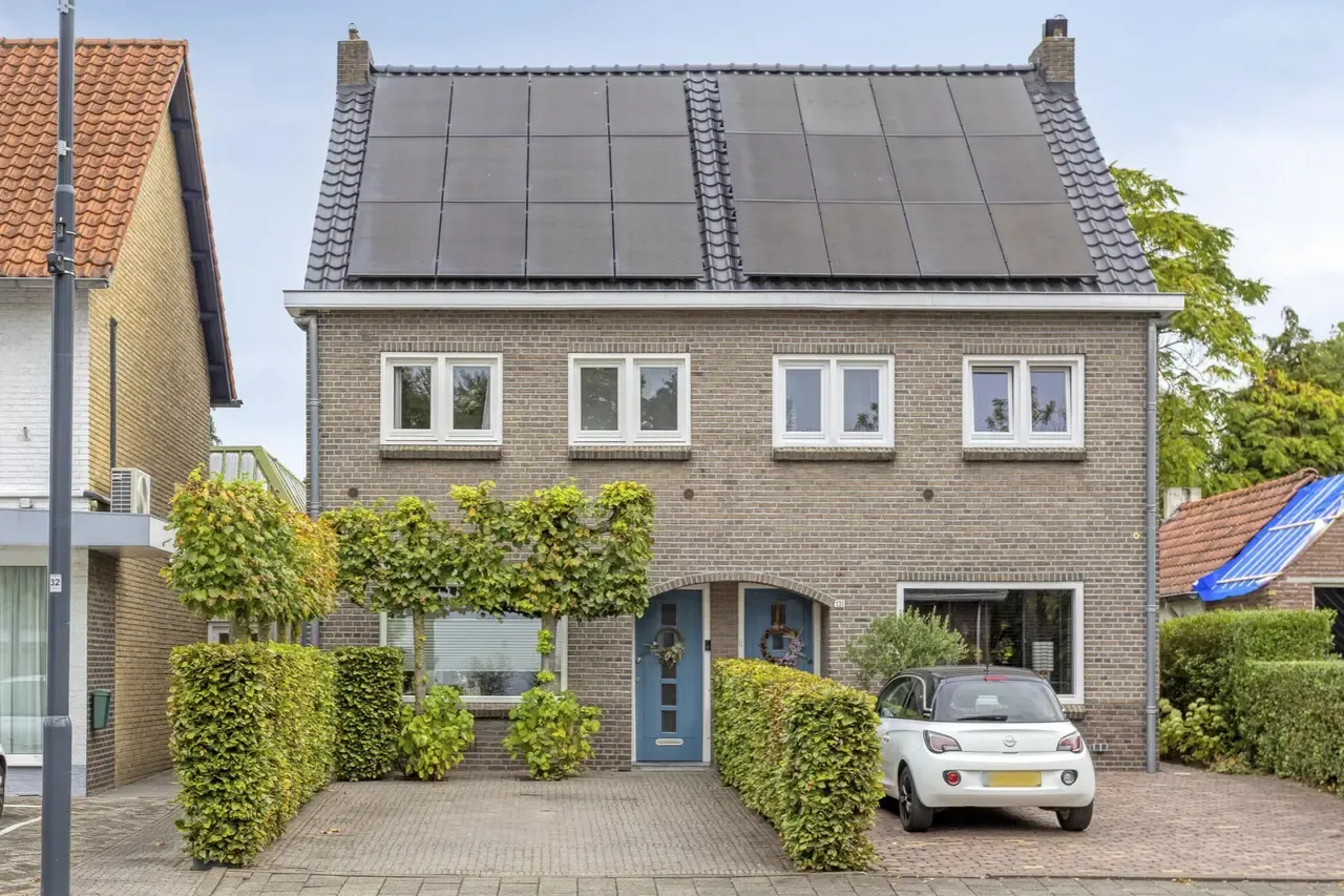 Twee-onder-één-kap te koop: Dorpsstraat 129, Helmond
