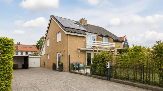 Twee-onder-één-kap te koop: Dorpsstraat 13, Markenbinnen