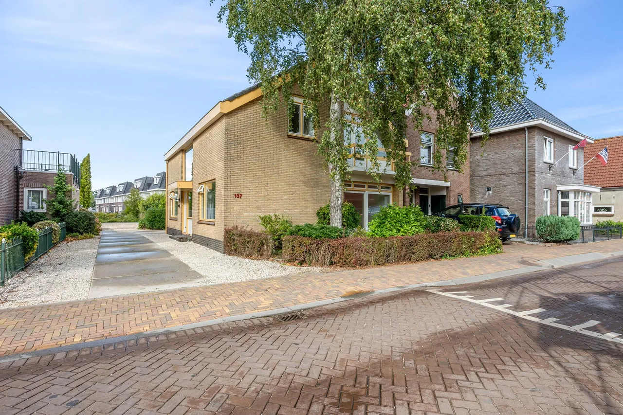 Vrijstaande woning te koop: Dorpsstraat 137, Hazerswoude-Dorp