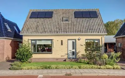 Vrijstaande woning te koop: Dorpsstraat 137A, Zwaag - Buurt 30 05 Zwaag