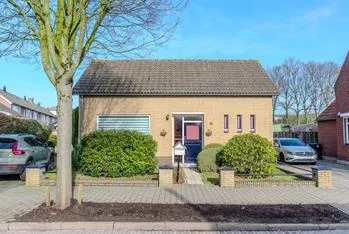 Vrijstaande woning te koop: Dorpsstraat 14, Woensdrecht Woensdrecht