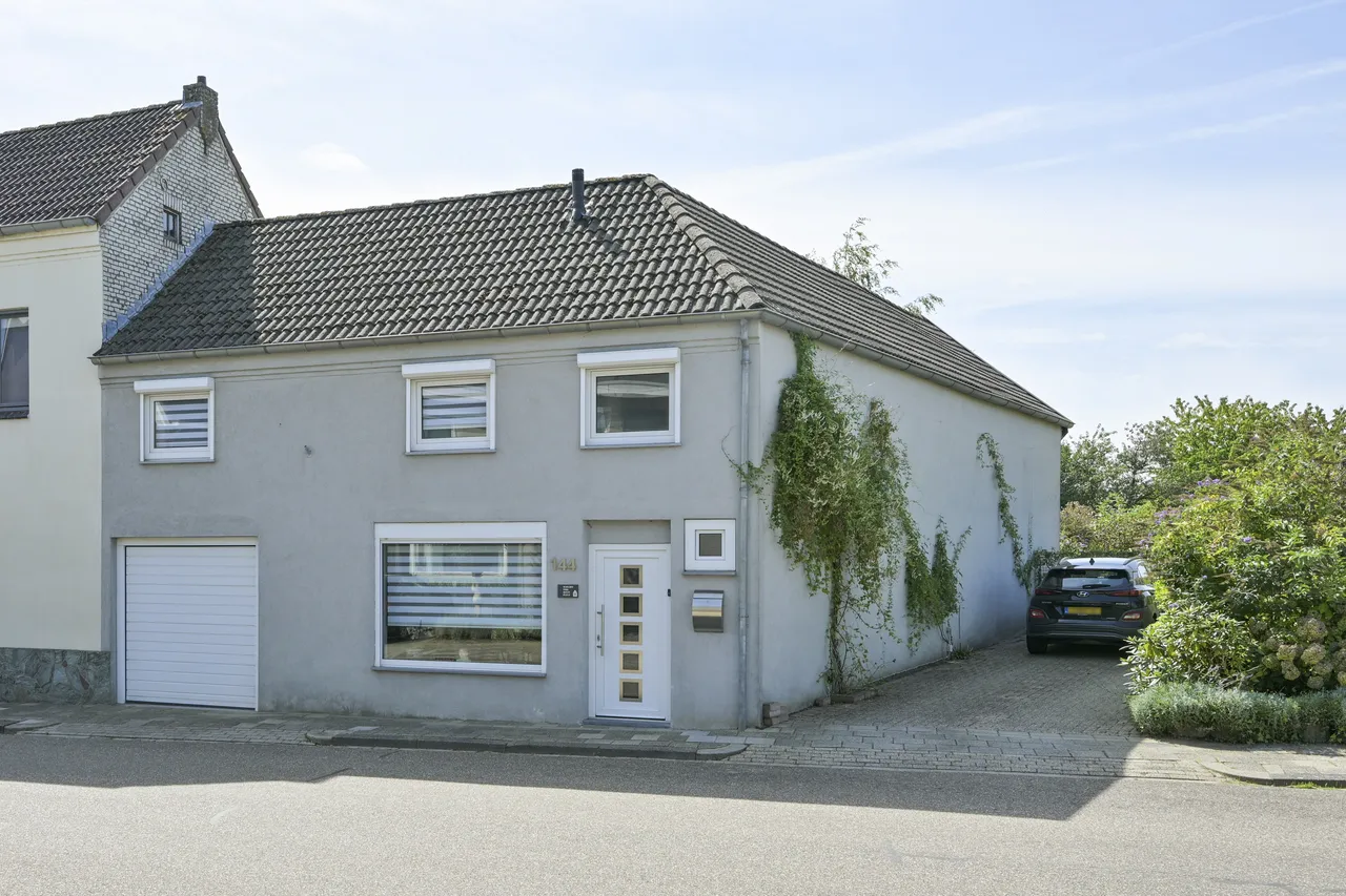 Twee-onder-één-kap te koop: Dorpsstraat 144, Bingelrade