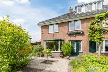 Twee-onder-één-kap te koop: Dorpsstraat 145, Onder de Bomen Renkum